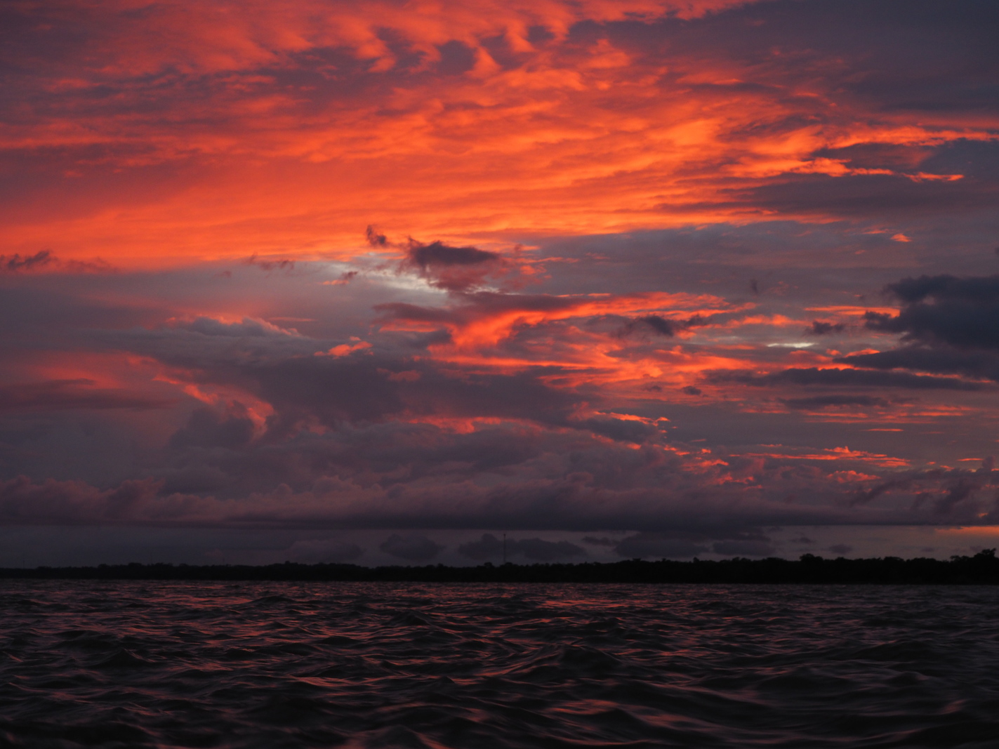 Sonnenuntergang am Amazonas
